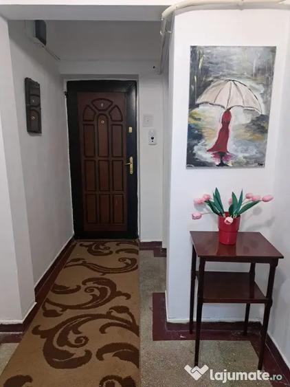 Apartament cu 4 camere decomandat în Central