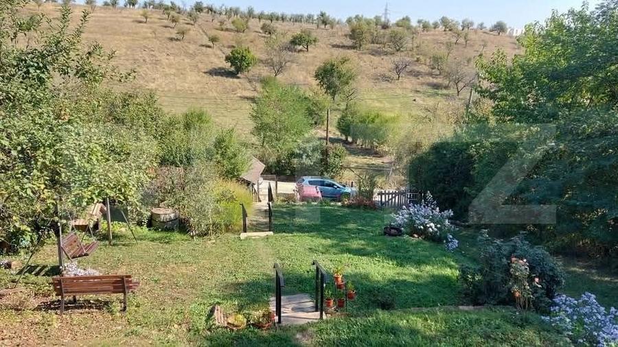 Casă individuală cu 5 camere cu Teren 2300 Mp în Micești