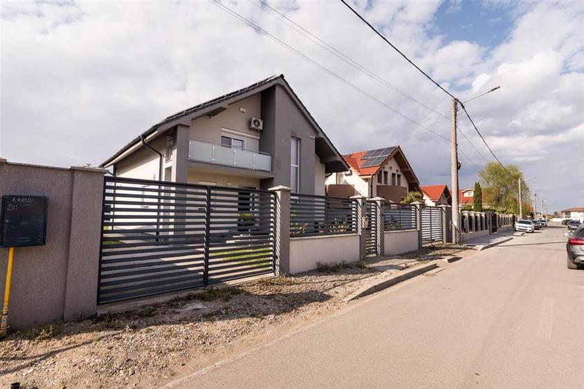 Casă individuală cu 3 camere cu Canalizare în Sânmartin