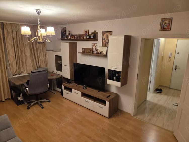 Apartament cu 3 camere decomandat în Lipovei