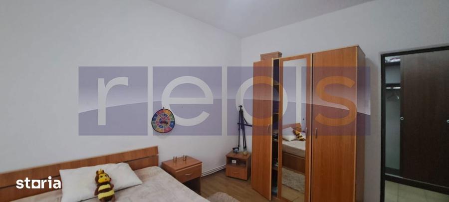 Apartament cu 3 camere semidecomandat, mobilat în Central