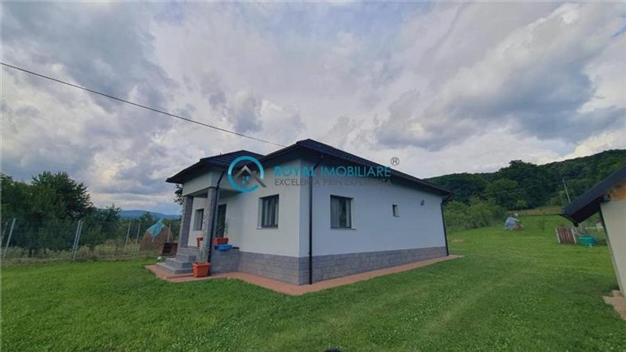 Casă individuală cu 4 camere cu Teren 10000 Mp în Ștefești