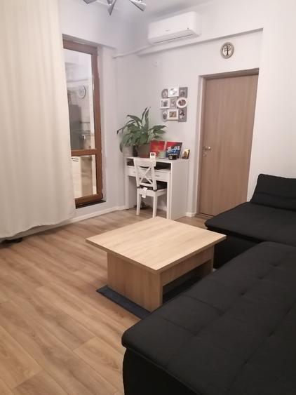 Apartament cu 2 camere semidecomandat în Olteni