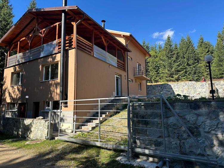Casă cu 4 camere cu Teren 1200 Mp în Muntele Băișorii