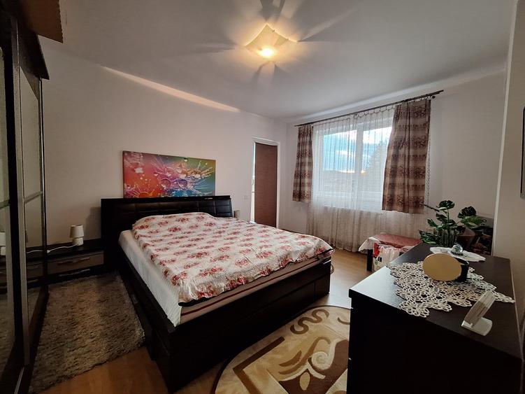 Apartament cu 2 camere semidecomandat, mobilat în Florești