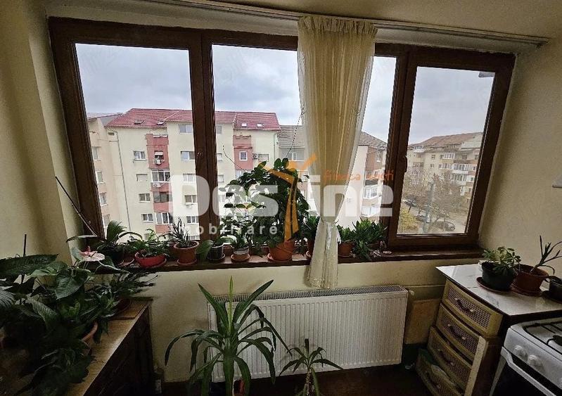 Apartament cu 3 camere decomandat, mobilat în Soarelui