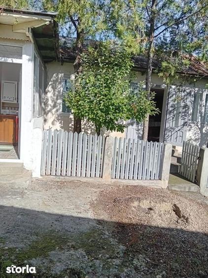 Casă cu 4 camere cu Teren 125 Mp în Fârțănești