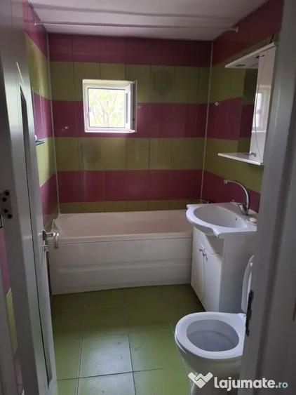 Apartament cu 3 camere semidecomandat în Mărășești