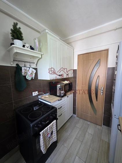Apartament cu 3 camere semidecomandat în Gheorghe Lazăr