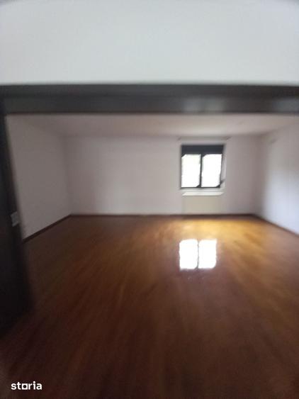 Casă cu 7 camere cu Teren 750 Mp în Cișmigiu