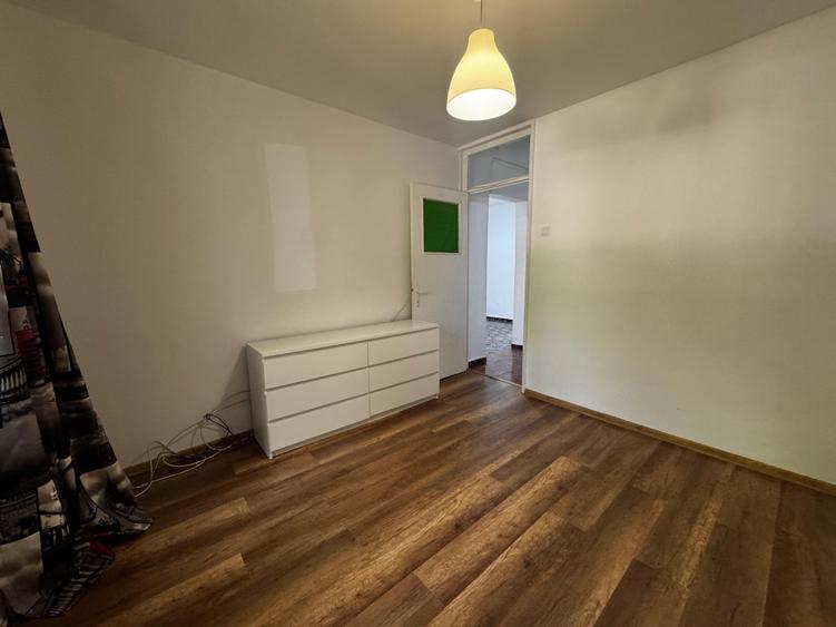 Apartament cu 3 camere decomandat în Metalurgie
