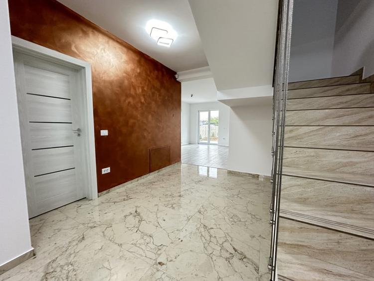 Duplex cu 4 camere cu Canalizare în Dumbrăvița