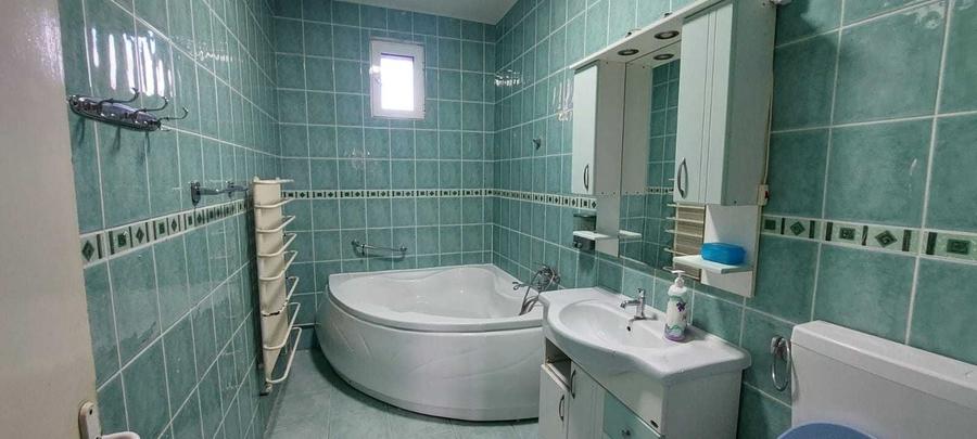 Casă cu 4 camere cu Teren 697 Mp în Vladimirescu