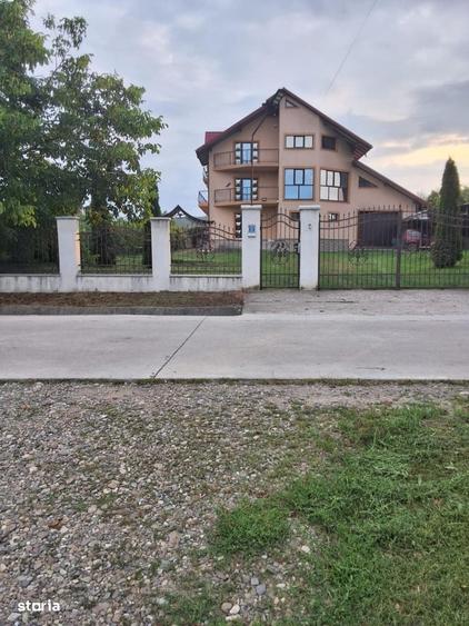 Casă cu 4 camere în Lipoveni