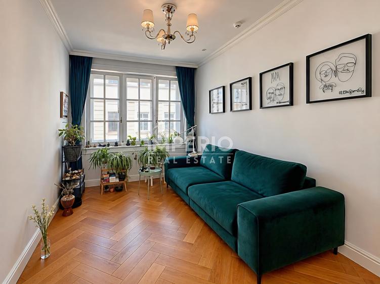 Apartament cu 3 camere semidecomandat, mobilat în Central