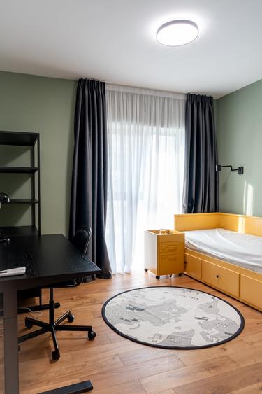Apartament cu 4 camere semidecomandat în Cotroceni