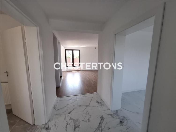 Casă cu 4 camere cu Teren 438 Mp în Crevedia