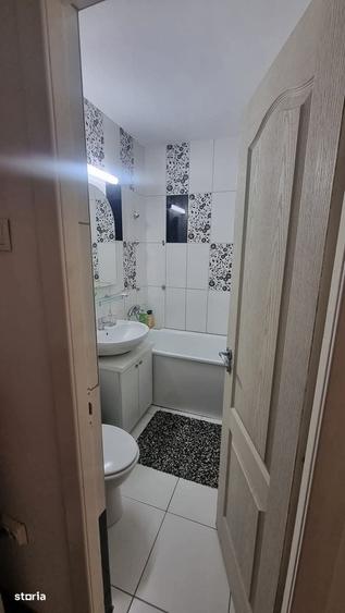 Apartament cu 3 camere semidecomandat în Prisăcani