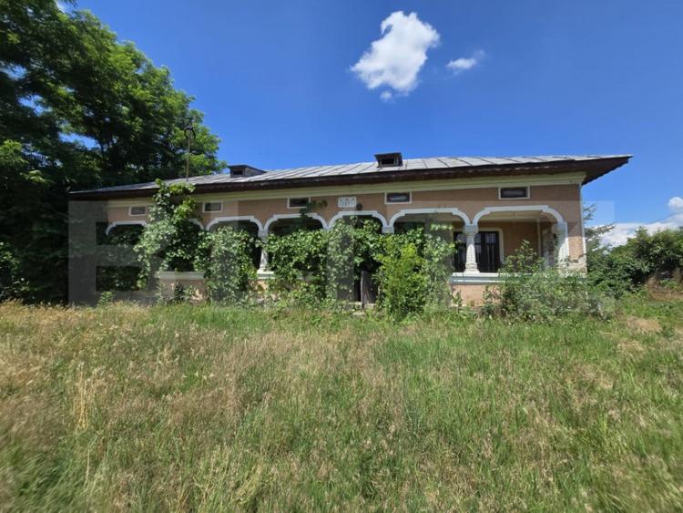 Casă cu 3 camere cu Teren 1954 Mp în Tomșani
