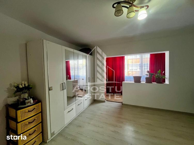 Apartament cu 3 camere semidecomandat în UMT