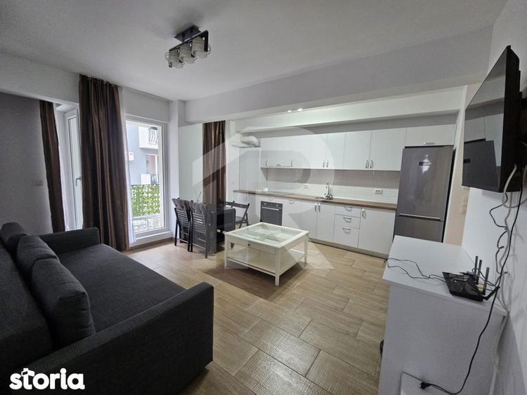 Apartament cu 3 camere semidecomandat, mobilat în Central