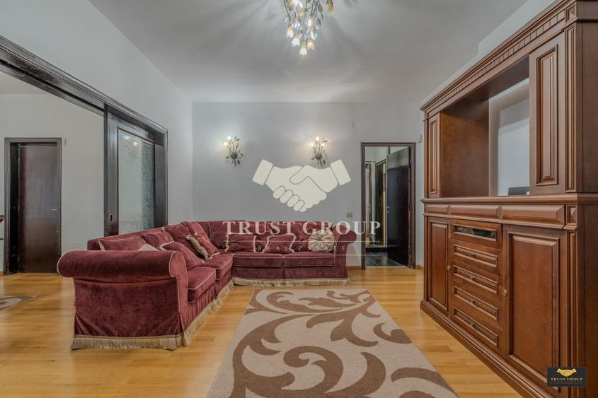 Apartament cu 8 camere decomandat, mobilat în Panduri