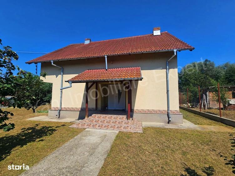 Casă cu 4 camere în Curtea de Argeș
