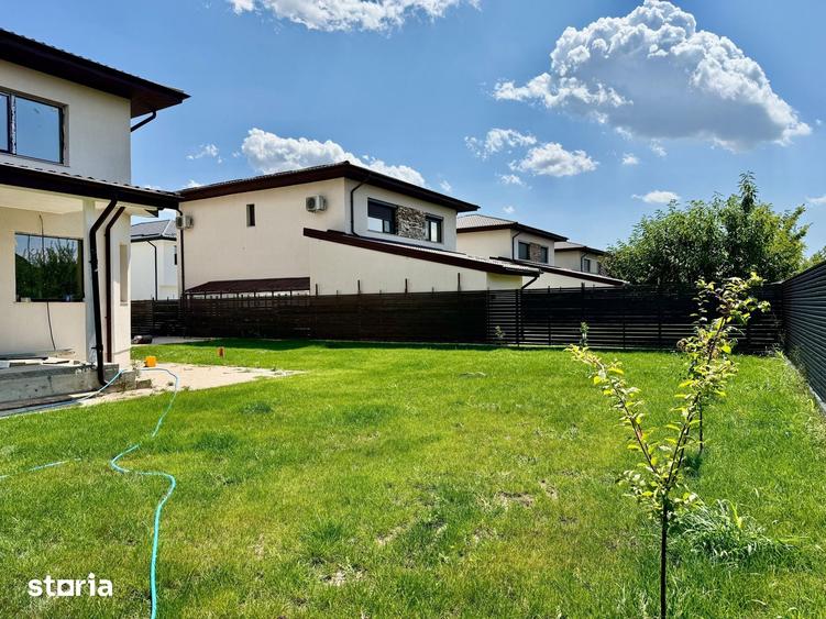 Casă cu 5 camere cu Teren 650 Mp în Odăi