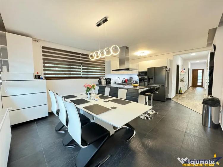 Casă cu 4 camere cu Teren 1620 Mp în Livezeni