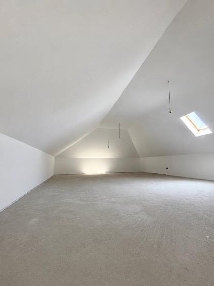 Casă cu 5 camere cu Teren 600 Mp în Poiana lui Stângă