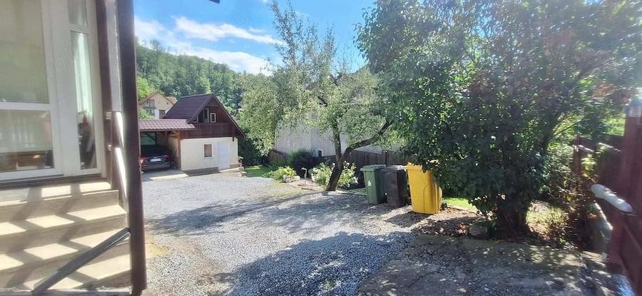 Casă cu 4 camere cu Teren 1021 Mp în Central