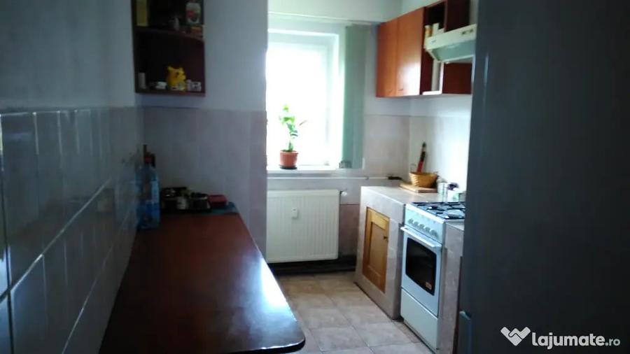 Apartament cu 3 camere decomandat în Lipovei
