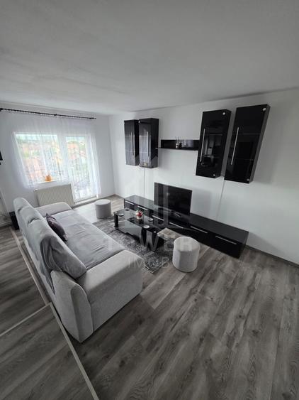 Apartament cu 3 camere semidecomandat, mobilat în Vasile Aaron