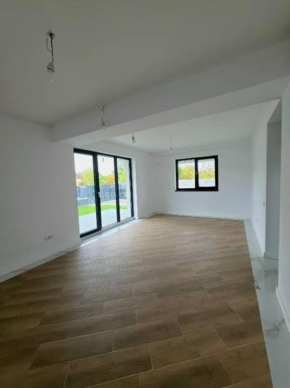 Duplex cu 5 camere cu Garaj în Corbeanca