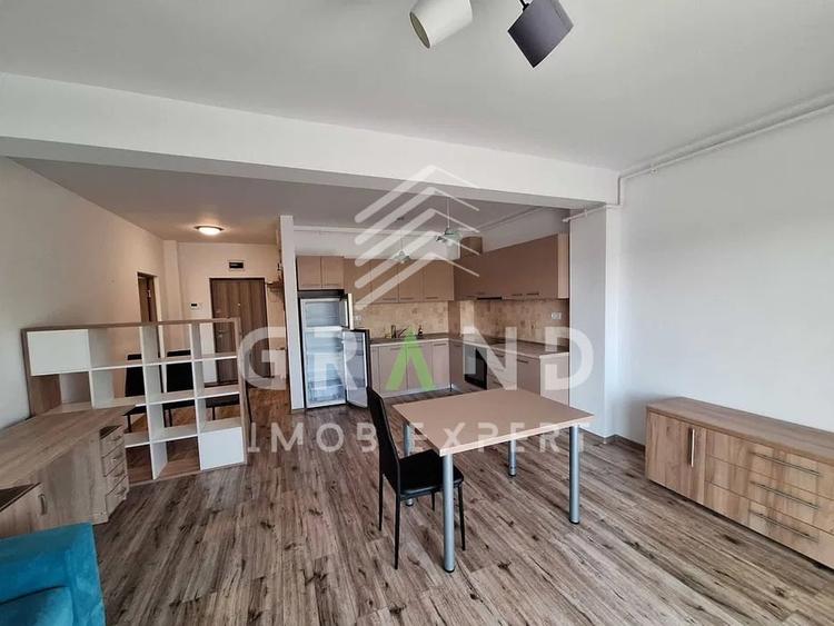 Apartament cu 2 camere semidecomandat, mobilat în Borhanci