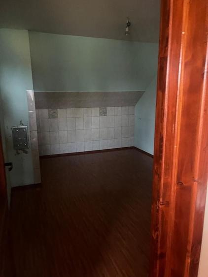 Casă individuală cu 7 camere cu Teren 400 Mp în Central