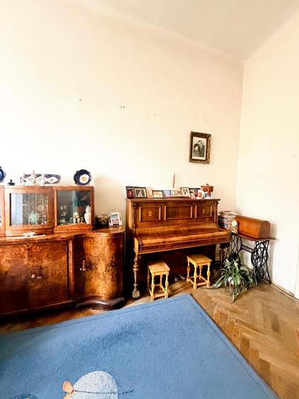 Apartament cu 3 camere semidecomandat în Central