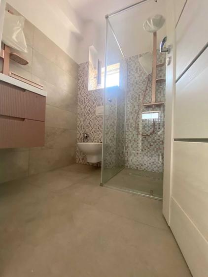 Casă cu 4 camere cu Canalizare în 1 Decembrie