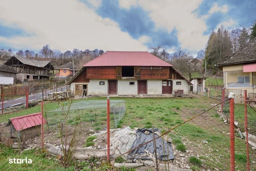 Casă cu 4 camere în Slatina