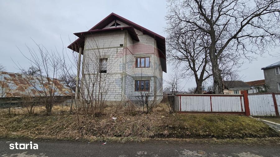 Casă cu Teren 2869 Mp în Siminicea