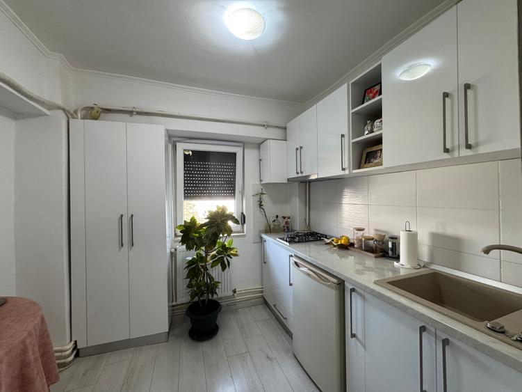Apartament cu 2 camere decomandat în