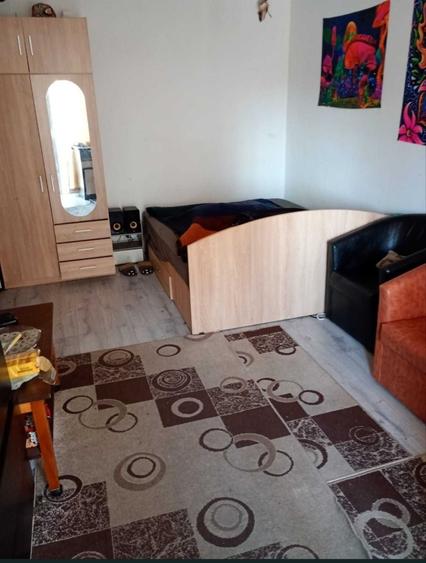 Apartament cu 2 camere decomandat în Petros