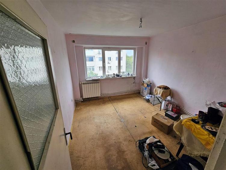 Apartament cu 4 camere decomandat în Viziru 3