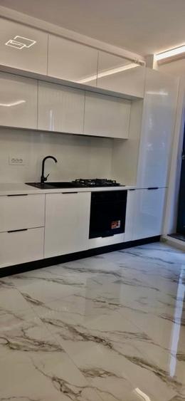 Apartament cu 3 camere decomandat, mobilat în Palazu Mare