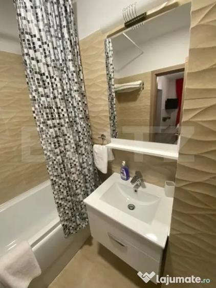 Apartament cu 3 camere semidecomandat în Calea București