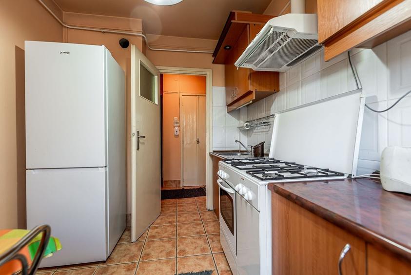 Apartament cu 2 camere semidecomandat, mobilat în Podgoria