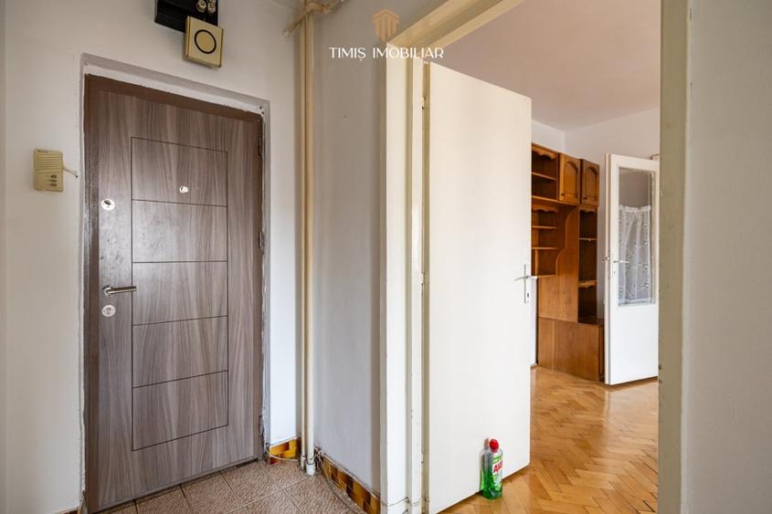 Apartament cu 2 camere semidecomandat, mobilat în Complex Studențesc