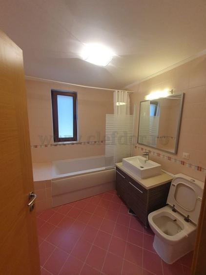 Casă individuală cu 6 camere cu Piscina în Iancu Nicolae