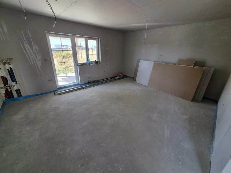 Casă cu 4 camere cu Teren 253 Mp în Moșnița Nouă