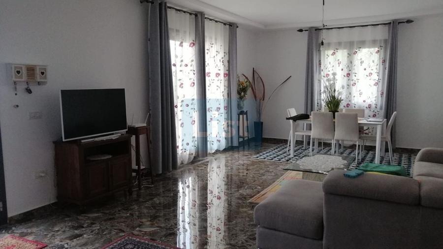 Casă cu 3 camere cu Canalizare în Vădeni